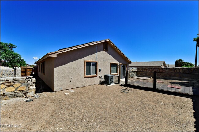 Building Photo - 12976 Enrique Gomez Dr