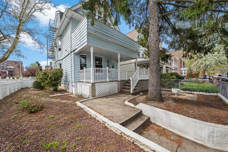 Building Photo - 222 Albemarle Rd
