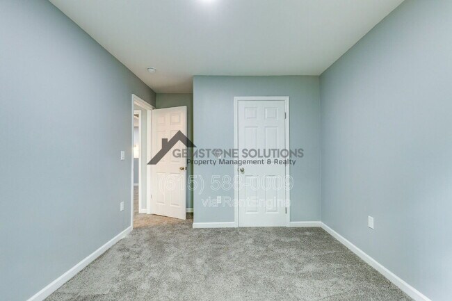 Building Photo - 2930 Primrose Cir