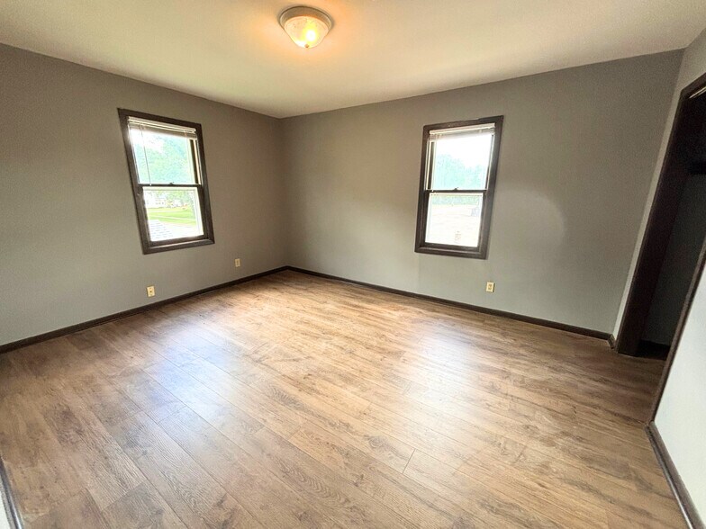 Building Photo - 822 Menomonie St