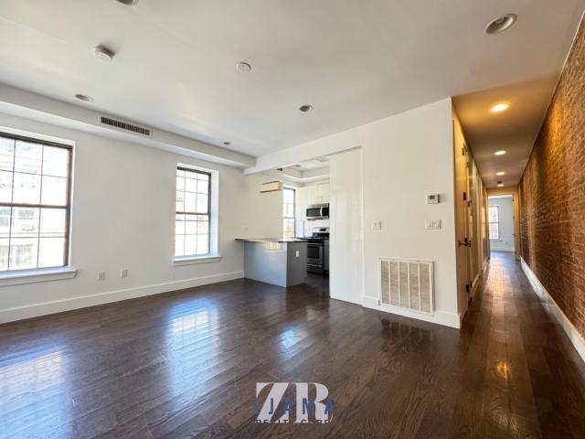 Building Photo - 4 bedroom in Brooklyn NY 11226