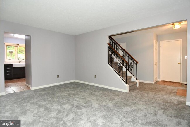 Building Photo - 2062 Farragut Dr