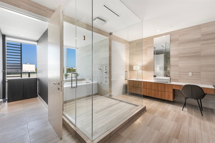 Building Photo - 4701 N Meridian Ave