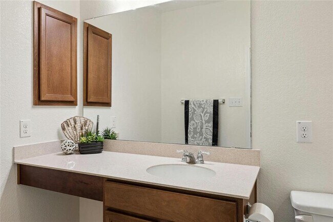 Building Photo - 402 Lynwood Gold Wy