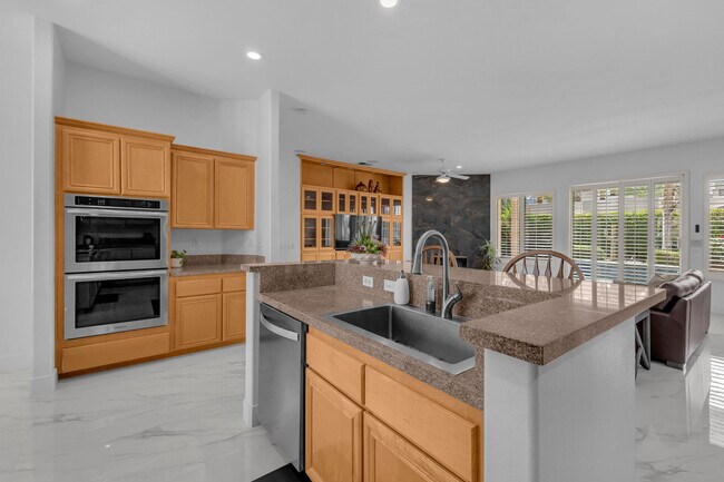 Building Photo - 44397 Mesquite Dr