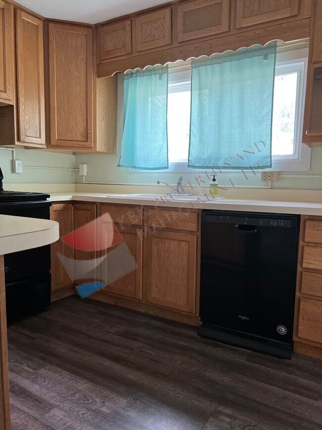 Building Photo - Lundberg