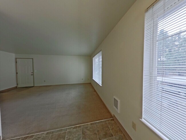 Building Photo - 2 Bedroom Apartment  ~ South Corvallis