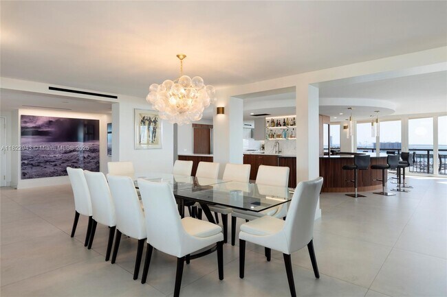 Building Photo - 2843 S Bayshore Dr