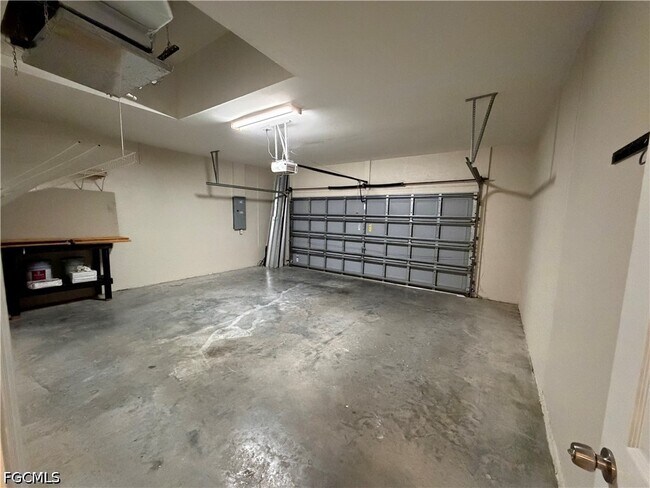 Building Photo - 1466 Argyle Dr
