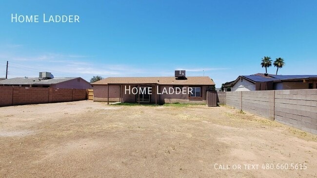Building Photo - 7031 W Almeria Rd