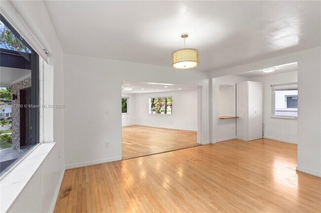Building Photo - 205 NW 128th St