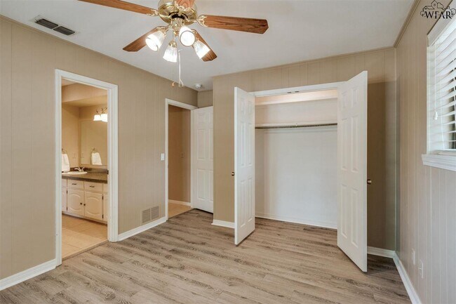 Building Photo - 4301 Shady Ln