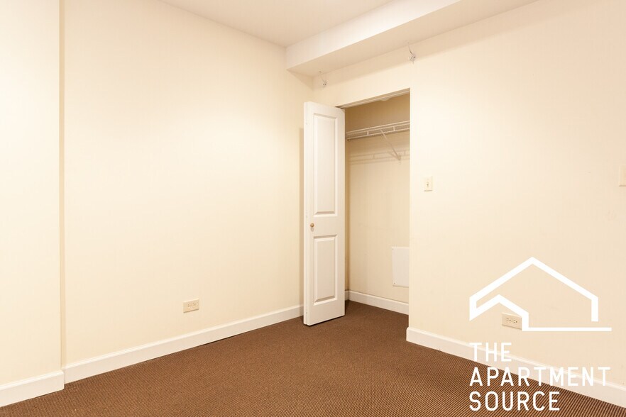 Building Photo - 855 W Cornelia Ave