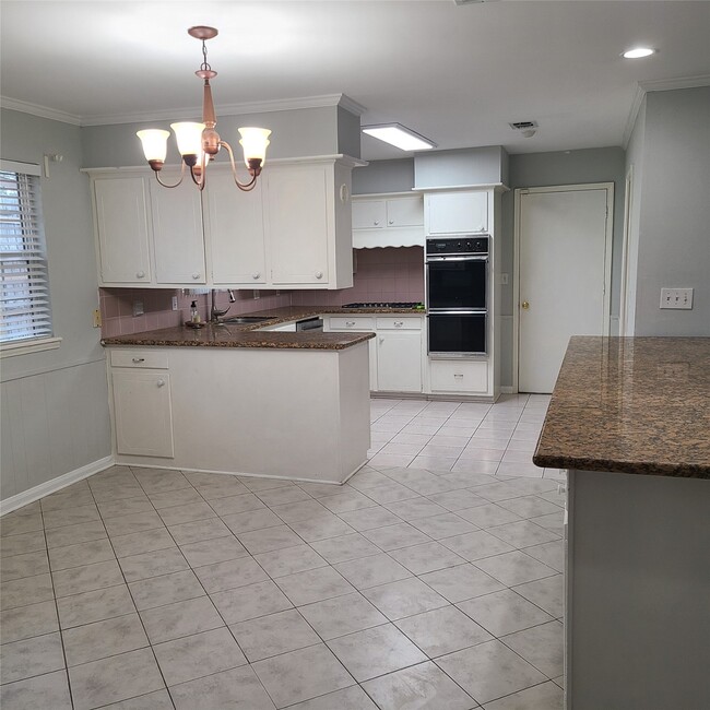 Building Photo - 1006 Walnut Bend Ln