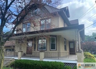 Building Photo - 107 Parkway Ave