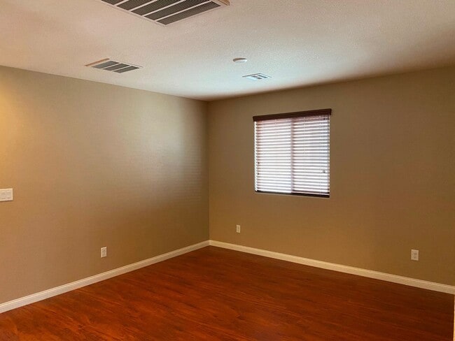 Building Photo - Southwest Beauty!