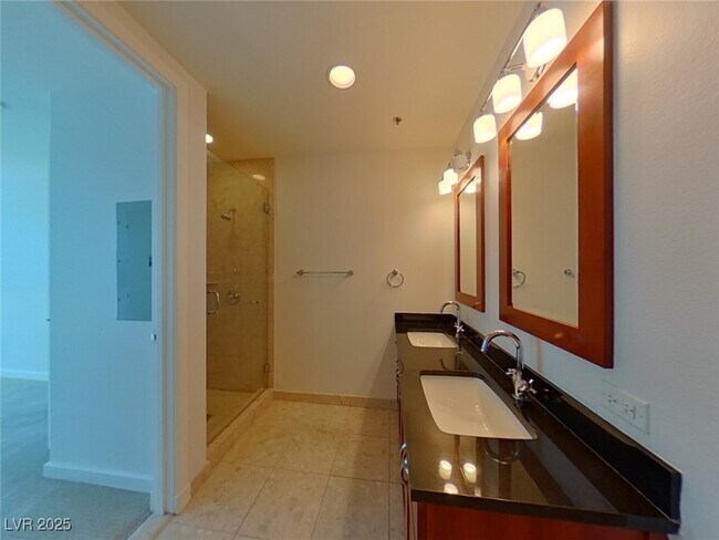 Building Photo - 4525 Dean Martin Dr