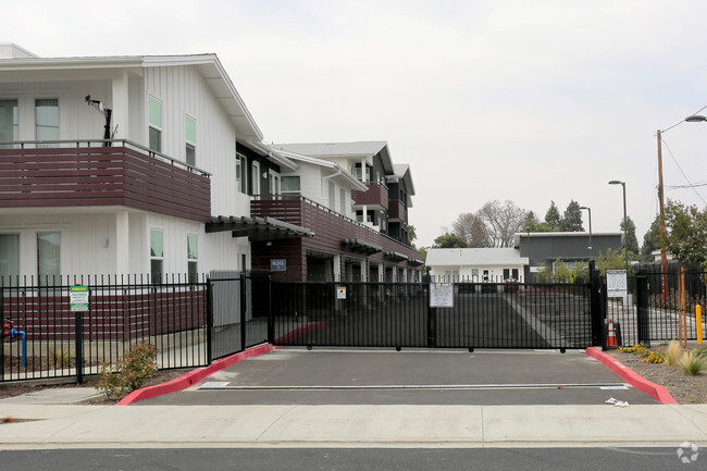 Building Photo - Mosaic Gardens at Willowbrook