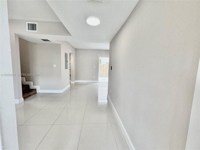 Building Photo - 3840 SW 52nd Ave