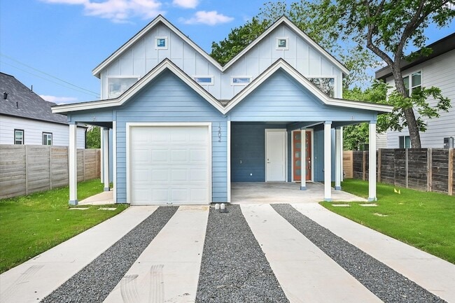 Building Photo - 1202 Cometa St