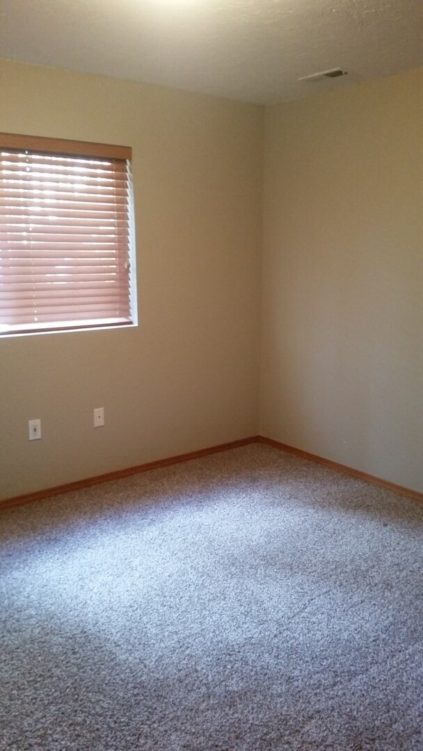 Building Photo - Beautiful South Hill Home!