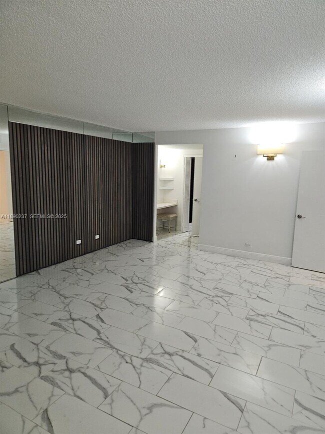 Building Photo - 1800 NE 114th St