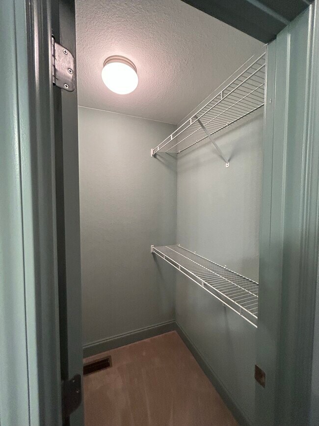 Building Photo - 513 Lapidary Ln