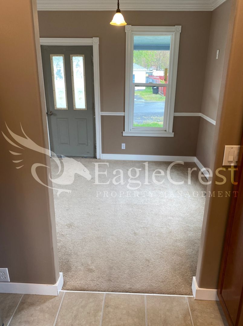 Building Photo - Charming 2 Bedroom Home With 1 Car Garage and A Covered Porch