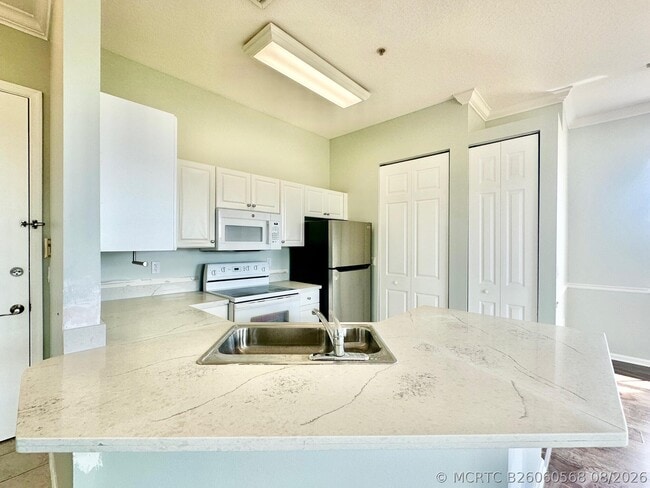 Building Photo - 4600 SW 160th Ave