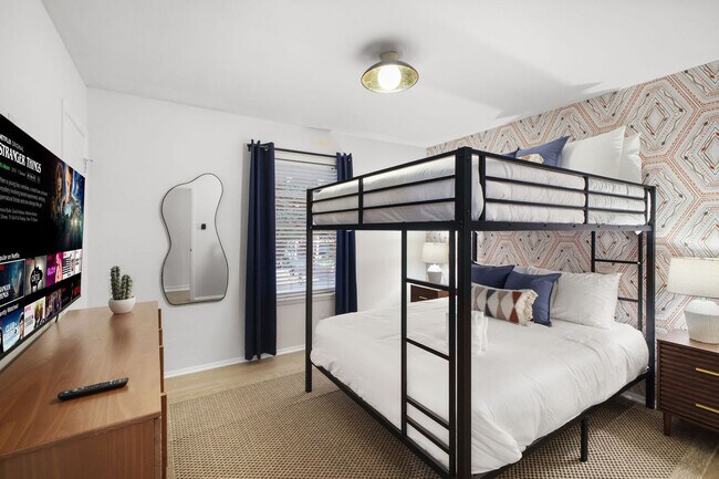 Building Photo - 5410 King Richard St