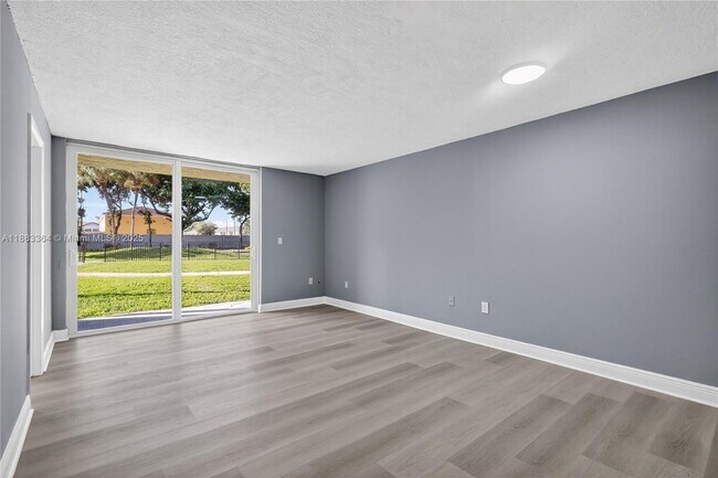 Building Photo - 10000 NW 80th Ct