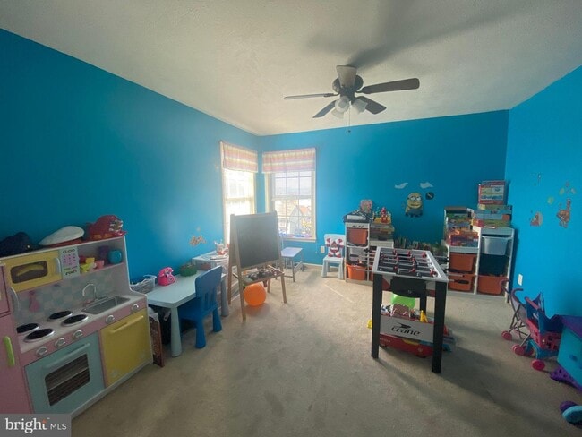 Building Photo - 45 S Strawberry Hill Dr
