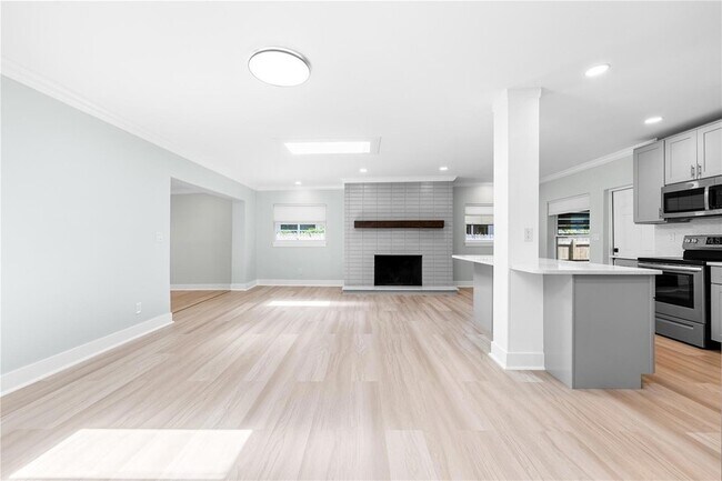 Building Photo - 4811 Juanita Way S