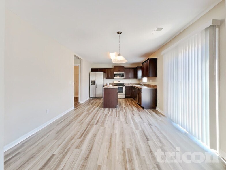 Building Photo - 547 Falls Cottage Run