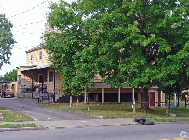 Building Photo - 1309 N Salina St