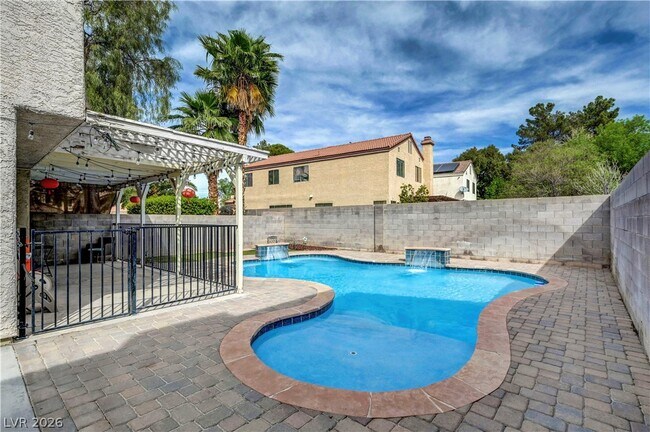 Building Photo - 6644 W Pepperidge Way