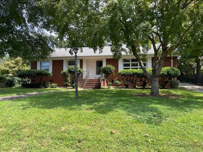 Building Photo - Fantastic