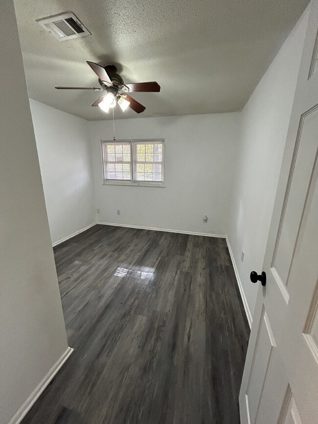 Building Photo - 3311 Kingsbury St