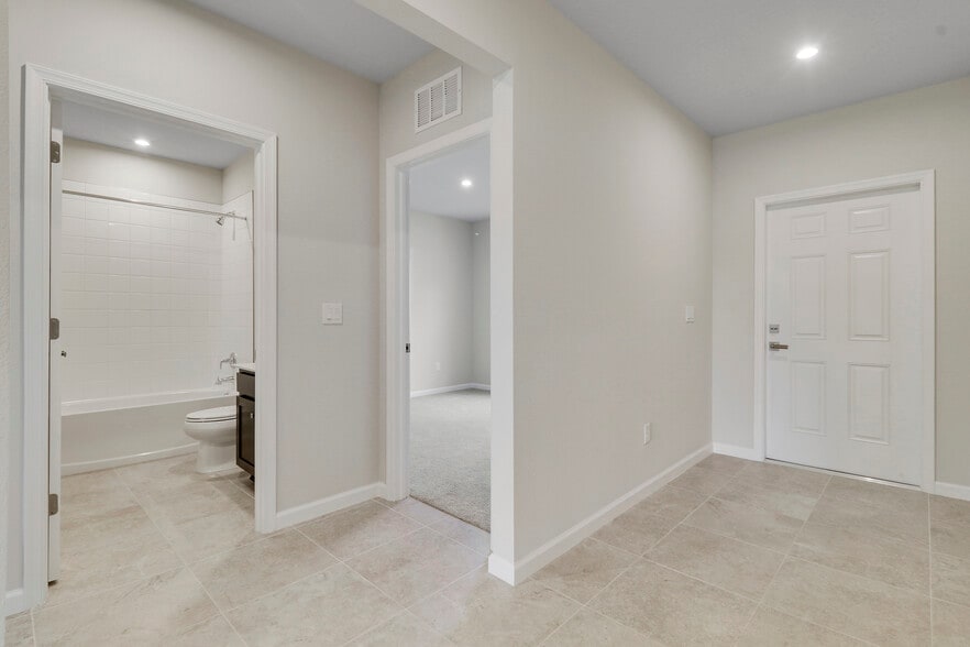 Building Photo - 15404 SW American St