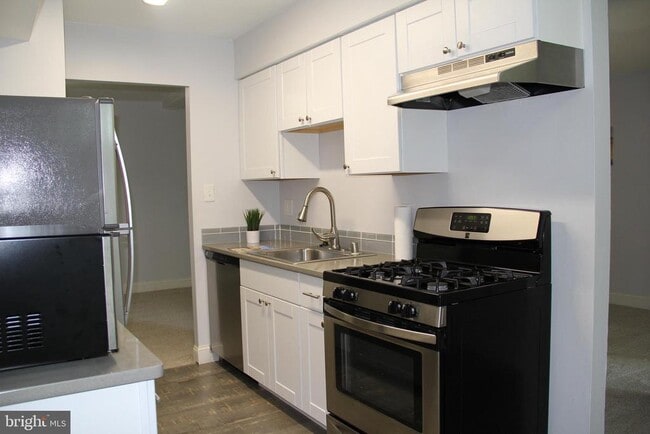 Building Photo - 3360 Woodburn Rd