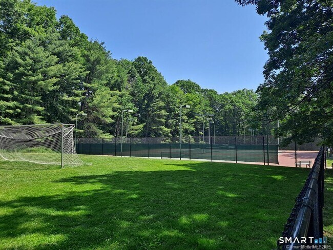 Building Photo - 4 Stonington Ct