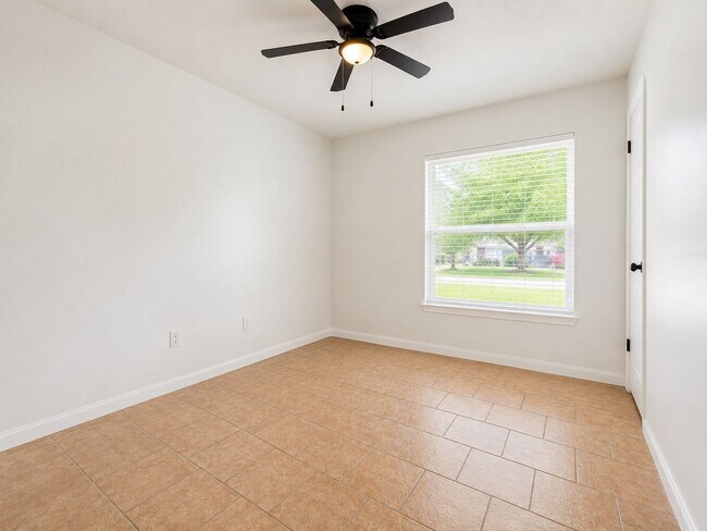 Building Photo - Beautifully Renovated 3 Bedroom • 2 Bathroom Home in Largo, Florida