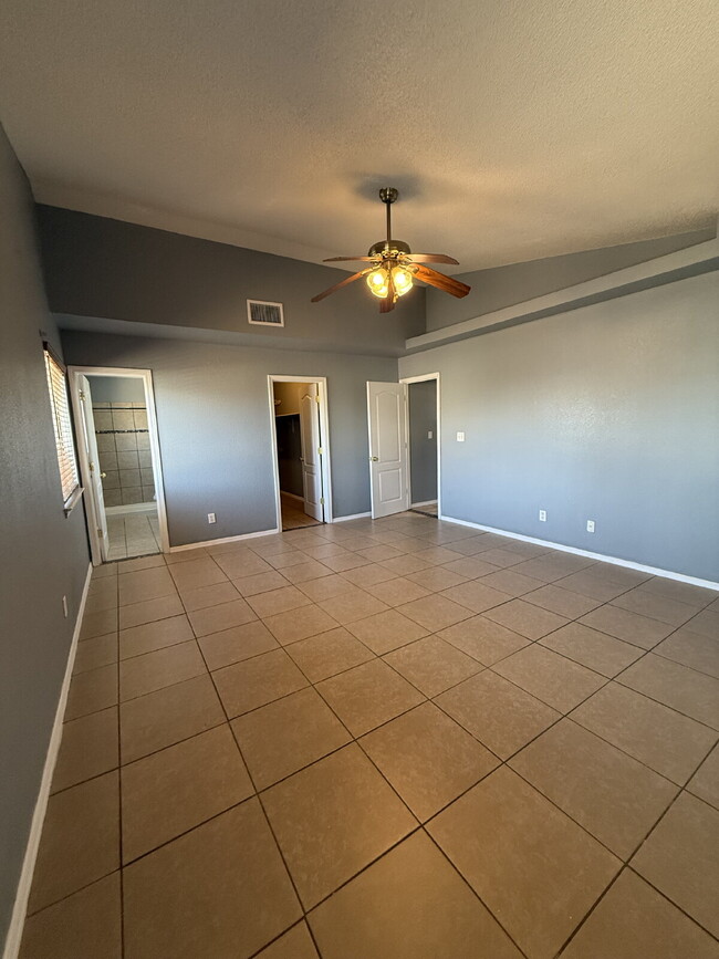 Building Photo - 14157 Tierra Delfin Dr