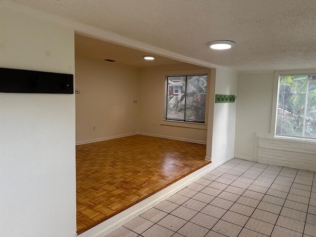 Building Photo - 424 Wildwood Way