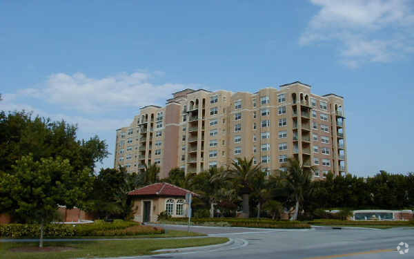 Building Photo - Birghton Beach Condos