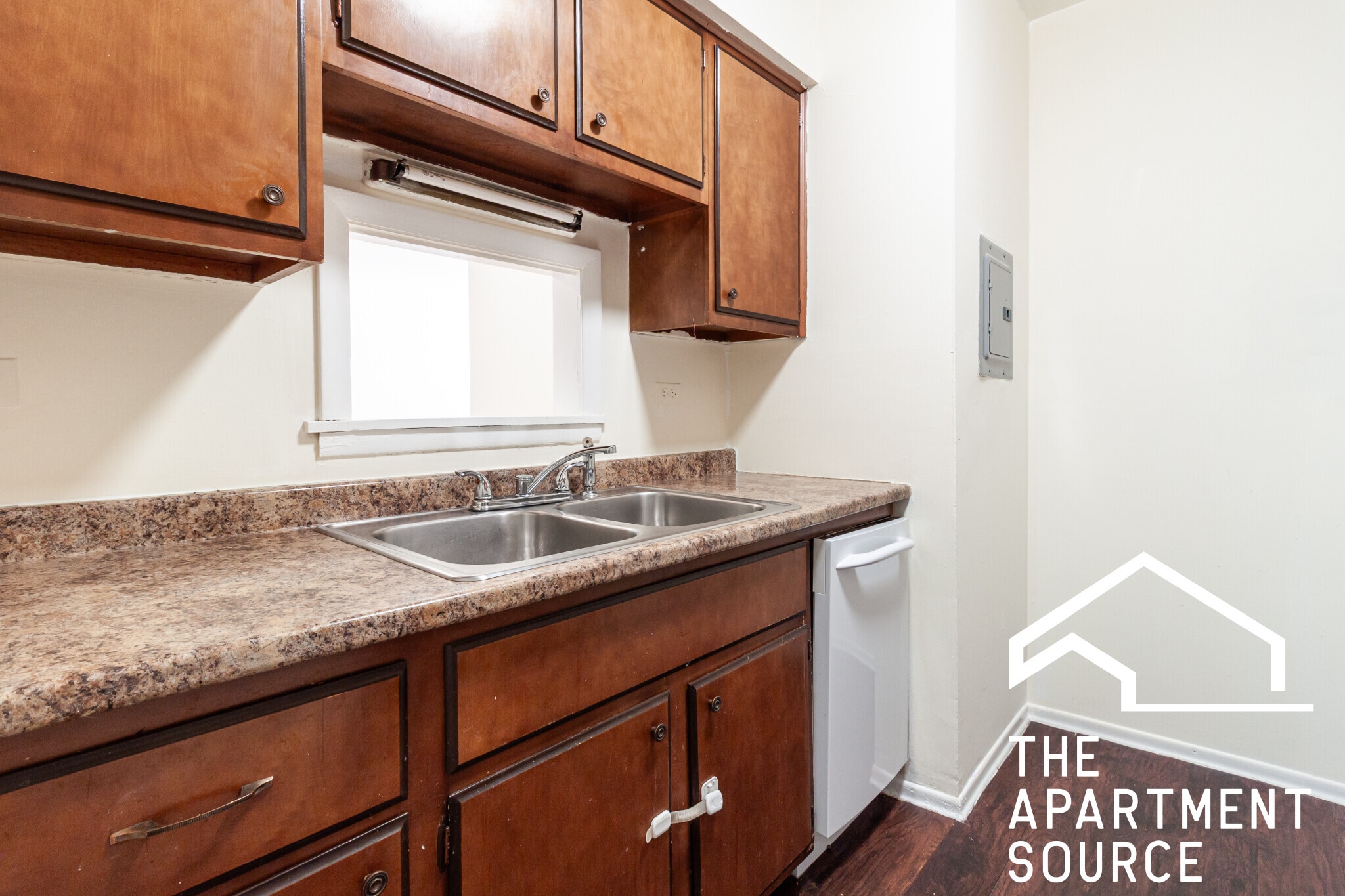 Building Photo - 665 W Wrightwood Ave