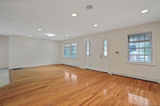 Building Photo - 215 Ashford Ave