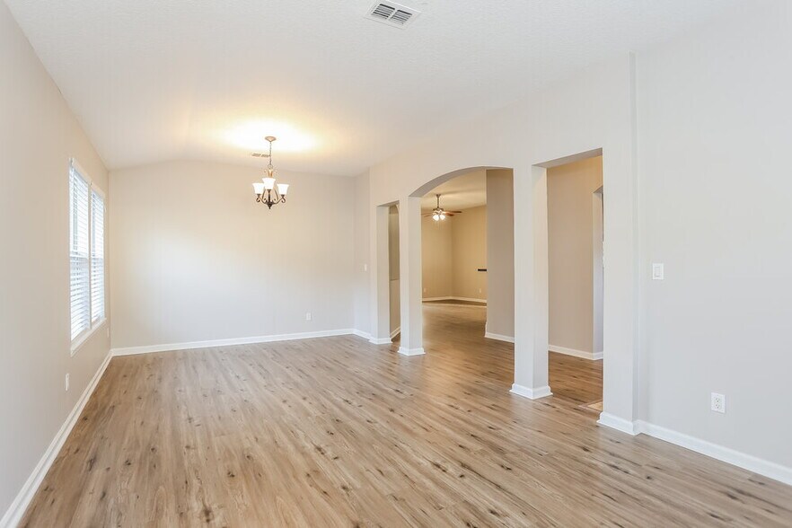 Building Photo - 756 Hazelmoor Ln