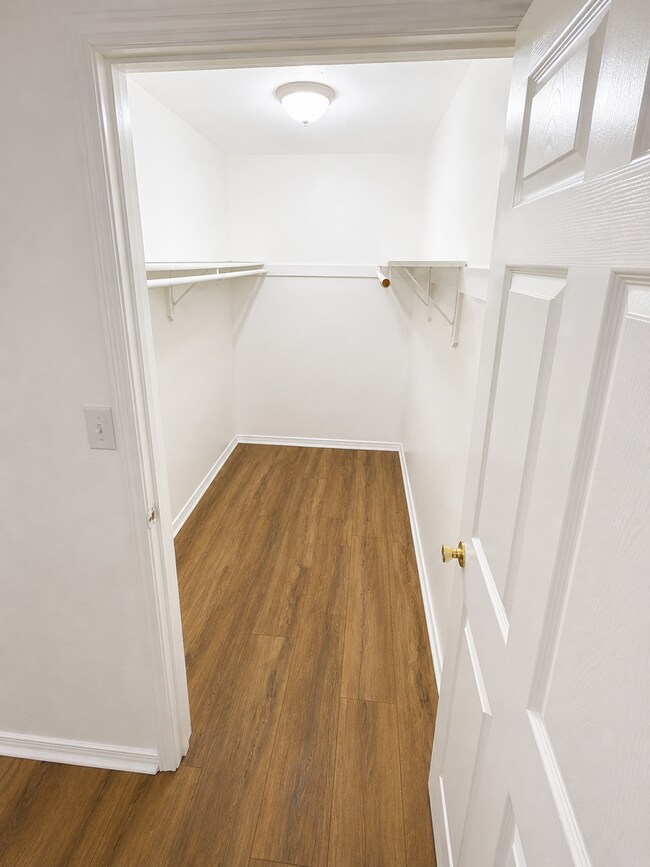Building Photo - 2893 Crystal Lake Dr