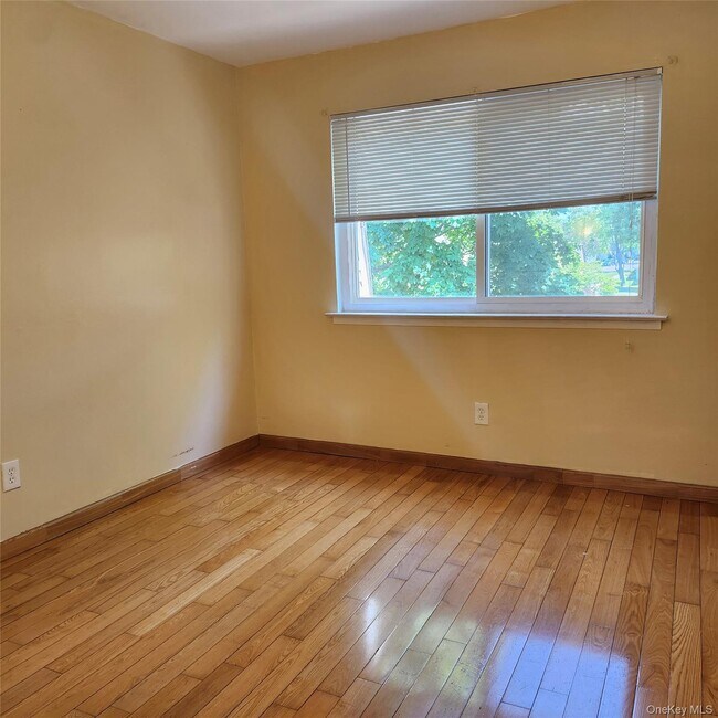 Building Photo - 154 Storm Dr
